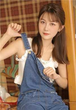 优质气质清纯牛仔背带裤美女私房长腿养眼图片相册